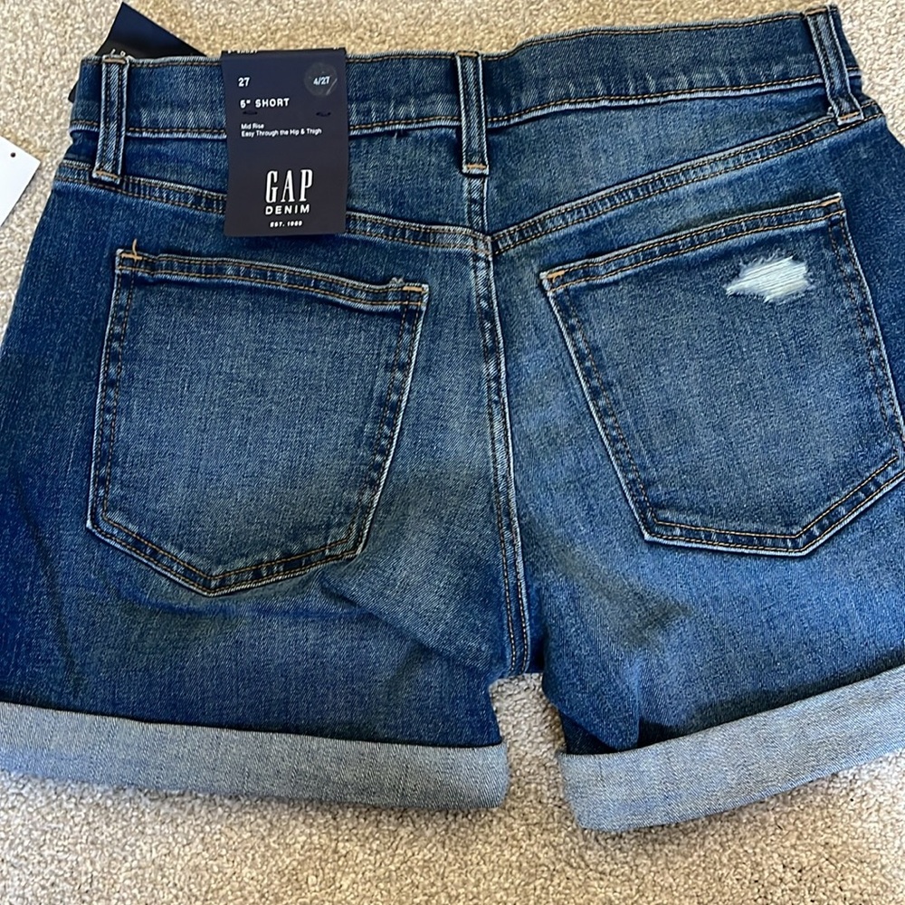 Gap Shorts - Picture 2 of 3